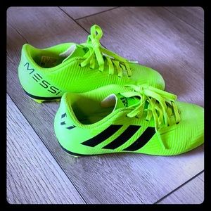 Adidas Messi soccer cleats! Size 1 youth